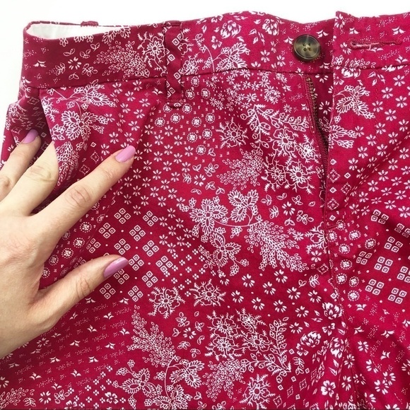 Old Navy magenta printed shorts - Picture 2 of 8